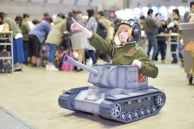 動畫展爆紅的《俄羅斯戰車COSER》戰車裡面的模樣很讓人在意…… - 圖片6
