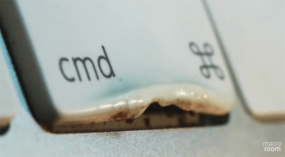 《物品加热熔解缩时摄影》整个影片充满浓浓的烧塑胶味... - 图片5 《物品加热熔解缩时摄影》整个影片充满浓浓的烧塑胶味...