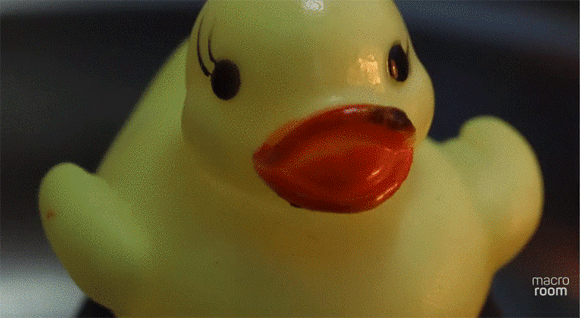 《物品加热熔解缩时摄影》整个影片充满浓浓的烧塑胶味... - 图片7 《物品加热熔解缩时摄影》整个影片充满浓浓的烧塑胶味...