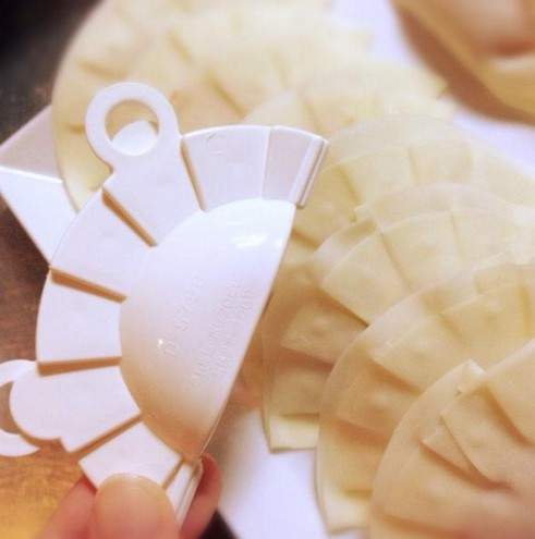 《百元手做餃子器》讓你輕鬆量產美食的好幫手 《百元手做餃子器》讓你輕鬆量產美食的好幫手