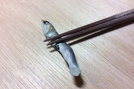 手作《木雕魚乾筷架》不要以為我不知道你拿真的小魚乾來騙我喔(゚⊿゚) 手作《木雕魚乾筷架》不要以為我不知道你拿真的小魚乾來騙我喔(゚⊿゚)