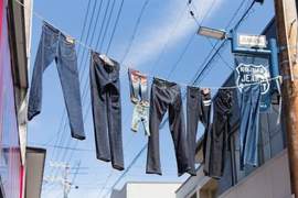 《日本牛仔褲聖地》掛滿牛仔褲的珍奇街景只有這裡看得到 《日本牛仔褲聖地》掛滿牛仔褲的珍奇街景只有這裡看得到