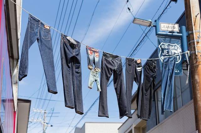 《日本牛仔褲聖地》掛滿牛仔褲的珍奇街景只有這裡看得到 《日本牛仔褲聖地》掛滿牛仔褲的珍奇街景只有這裡看得到