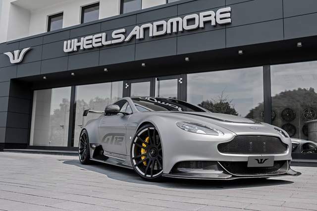 Wheelsandmore出手《Aston Martin Vantage GT12》限量超跑穿新鞋
