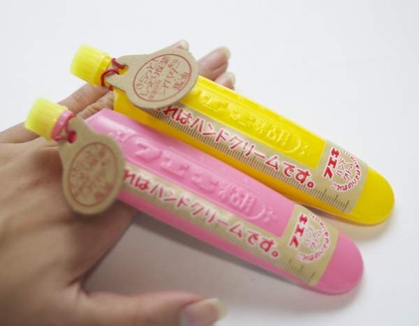 話題商品《漿糊護手霜》都幾歲了還把漿糊塗在手上玩? 話題商品《漿糊護手霜》都幾歲了還把漿糊塗在手上玩?