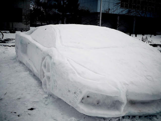 大學生不睡覺堆出《藍寶堅尼雪雕》買不起超跑乾脆自己動手做…… 大學生不睡覺堆出《藍寶堅尼雪雕》買不起超跑乾脆自己動手做……