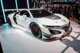 2017年出征《Acura NSX GT3》後驅身手上賽道 2017年出征《Acura NSX GT3》後驅身手上賽道