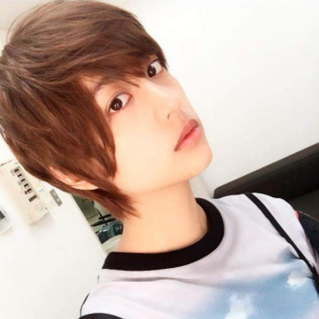 這麼帥氣一定是女孩子《山本美月短髮變美男》還意外撞臉傑尼斯