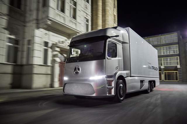 《Mercedes-Benz Urban eTruck》貨卡概念來放電 《Mercedes-Benz Urban eTruck》貨卡概念來放電