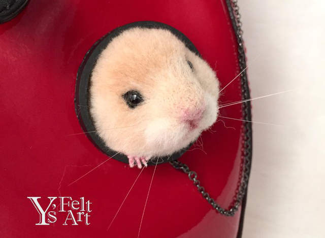 《探頭的倉鼠胸針》完全就是準備從寵物袋脫逃的模樣啊ww