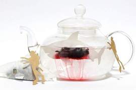 《會流血的鯊魚茶包》等等我不敢喝血阿...... 《會流血的鯊魚茶包》等等我不敢喝血阿......