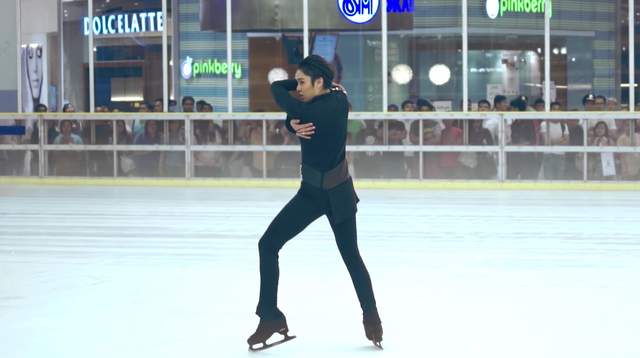 超狂cosplay《YURI!!! on ICE》Joel Minas還原勇利「愛即Eros」