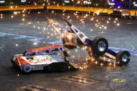 《BattleBots》機器人大擂臺男人就愛金屬與金屬的碰撞〝啪啪啪〞 《BattleBots》機器人大擂臺男人就愛金屬與金屬的碰撞〝啪啪啪〞