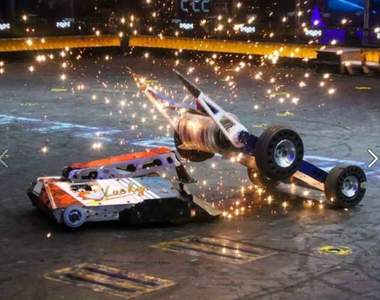 《BattleBots》機器人大擂臺男人就愛金屬與金屬的碰撞〝啪啪啪〞 《BattleBots》機器人大擂臺男人就愛金屬與金屬的碰撞〝啪啪啪〞