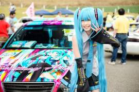 痛車就要配COSER《足利ひめたま痛車祭》找不到車不用太難過…… 痛車就要配COSER《足利ひめたま痛車祭》找不到車不用太難過……