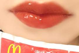 涉黃欲夢《番茄醬口紅試色》麥當勞跟肯德基的番茄醬塗起來不一樣唷(((゚Д゚;))) 涉黃欲夢《番茄醬口紅試色》麥當勞跟肯德基的番茄醬塗起來不一樣唷(((゚Д゚;)))