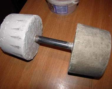 《DIY土砲啞鈴》自己製作鍛鍊的器材感覺也很不錯啊www 《DIY土砲啞鈴》自己製作鍛鍊的器材感覺也很不錯啊www