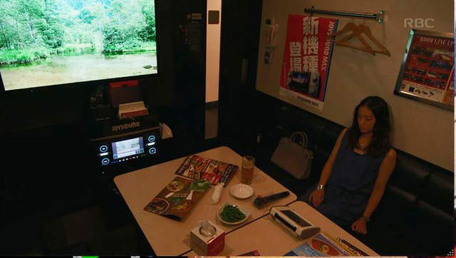 《一個人唱歌之珍奇事件簿》有...有必要給我這麼大的包廂嗎?(⊙_⊙) 《一個人唱歌之珍奇事件簿》有...有必要給我這麼大的包廂嗎?(⊙_⊙)