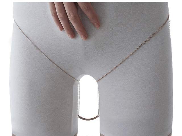 極致誘惑《股間項鍊》最美的畫面就在雙腿搖晃時