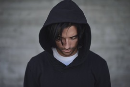 《充氣帽T》讓你的帽子瞬間變枕頭 《充氣帽T》讓你的帽子瞬間變枕頭