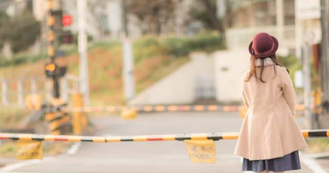 《日本自殺目擊率最高的車站》等車的時候只好離月台遠一點惹(咦) 《日本自殺目擊率最高的車站》等車的時候只好離月台遠一點惹(咦)