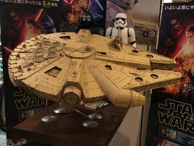 《網路宅神人》京都紙箱大師千田雅彦耗時兩週製作的超神千年鷹號 《網路宅神人》京都紙箱大師千田雅彦耗時兩週製作的超神千年鷹號