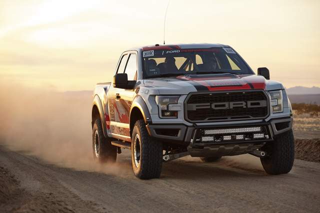 2017年式《Ford F-150 Raptor Race》沙場戰將好身手 2017年式《Ford F-150 Raptor Race》沙場戰將好身手