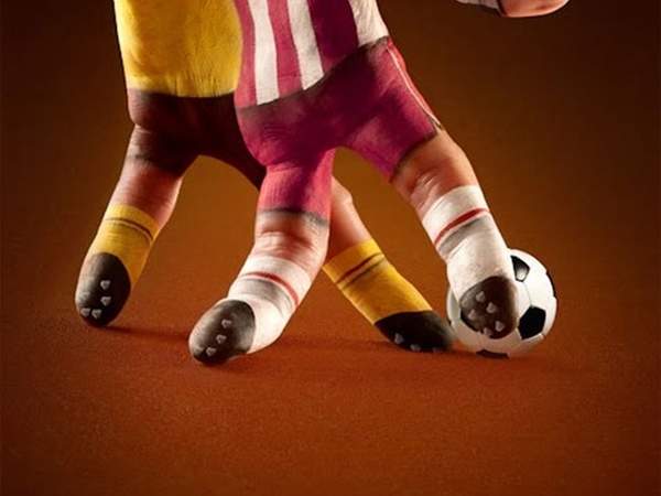 《創意手部彩繪》加上感覺幾乎要抽筋的手部動作才能如此逼真XD 《創意手部彩繪》加上感覺幾乎要抽筋的手部動作才能如此逼真XD