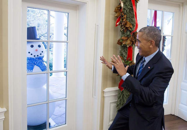 《白宮員工惡作劇》總統說他怕雪人 那我們就多堆幾個吧