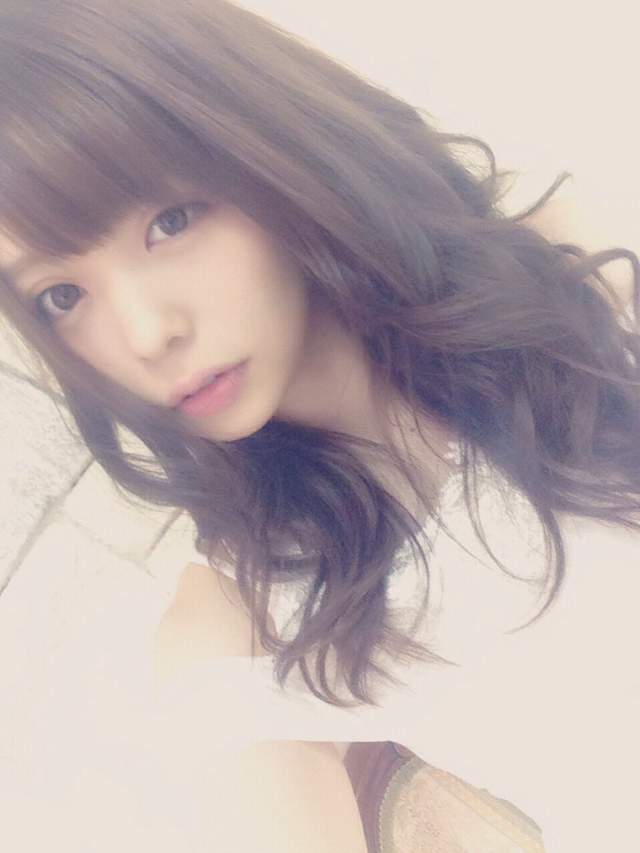 《迷你裙的胖次走光大實驗》正妹親自示範內褲會不會透出來❤❤❤