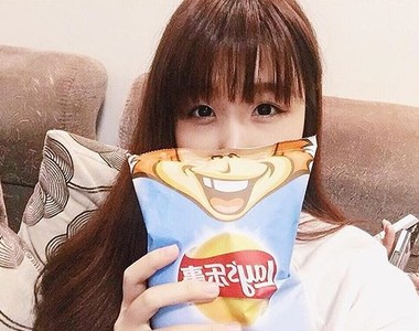 《泰國樂事炫笑照》現在跟洋芋片合照可以說是一種最流行的事惹 《泰國樂事炫笑照》現在跟洋芋片合照可以說是一種最流行的事惹