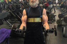 《正義聯盟》進擊的局長?!61歲驚人肉體鍛練成果公開 《正義聯盟》進擊的局長?!61歲驚人肉體鍛練成果公開