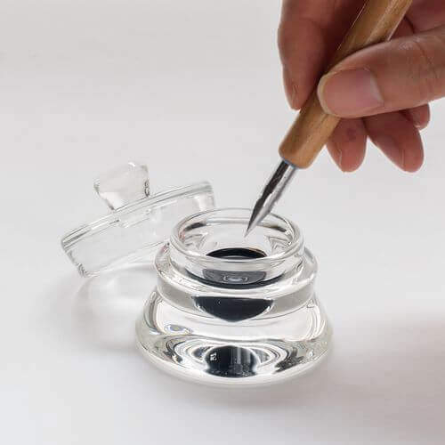 漫畫家構想《新式墨水瓶販賣決定》職人擴散溫情造福更多漫畫家 漫畫家構想《新式墨水瓶販賣決定》職人擴散溫情造福更多漫畫家