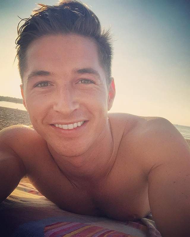 《超帥播報記者 James Longman》都不曉得是要看新聞還是要看帥哥了啦