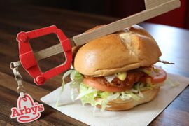美國Arby's 速食店《用紙板做出各種紙模型》當薯條漢堡旁的裝飾品 美國Arby's 速食店《用紙板做出各種紙模型》當薯條漢堡旁的裝飾品
