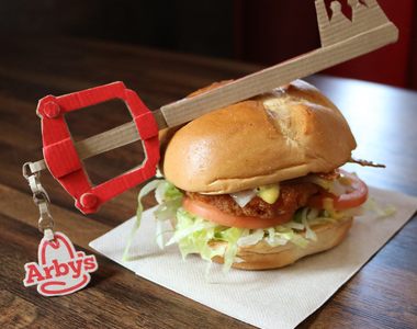 美國Arby's 速食店《用紙板做出各種紙模型》當薯條漢堡旁的裝飾品 美國Arby's 速食店《用紙板做出各種紙模型》當薯條漢堡旁的裝飾品