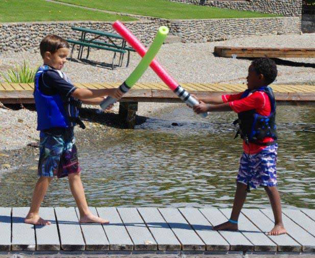 《塑料管妙用》除了拿來對打以外~還有很多好用功能 《塑料管妙用》除了拿來對打以外~還有很多好用功能