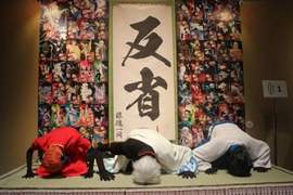 《大銀魂展》一進門口就是萬事屋三人鄭重謝罪!? 《大銀魂展》一進門口就是萬事屋三人鄭重謝罪!?