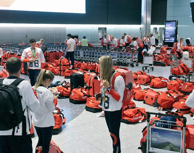 《英國奧運隊的紅色行李袋》先找到自己行李的人有獎牌嗎（苦笑） - 圖片4