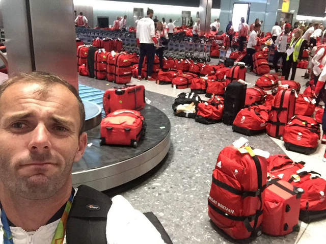 《英國奧運隊的紅色行李袋》先找到自己行李的人有獎牌嗎（苦笑） - 圖片1