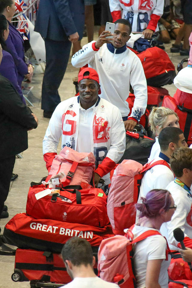 《英國奧運隊的紅色行李袋》先找到自己行李的人有獎牌嗎（苦笑） - 圖片7
