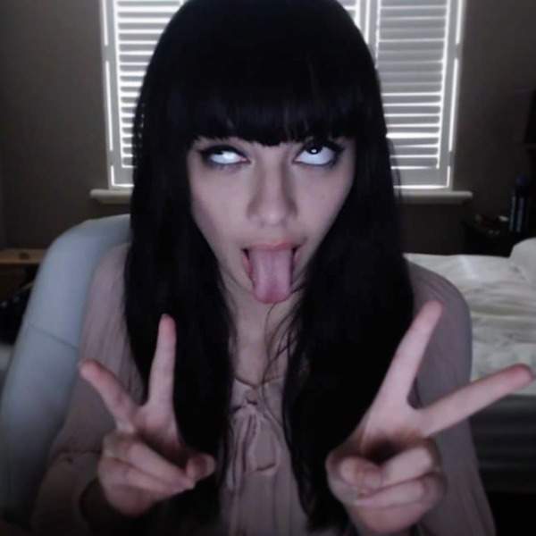 《アヘ顔自拍式》絕頂升天的高潮表情現在變成一種大流行 - 圖片6