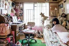 《偷窺宅女房間寫真集》翻開寫真書讓男孩一觀禁地的大秘寶 《偷窺宅女房間寫真集》翻開寫真書讓男孩一觀禁地的大秘寶