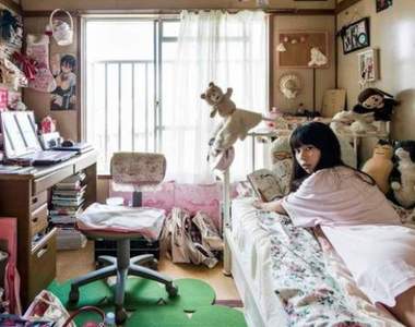 《偷窺宅女房間寫真集》翻開寫真書讓男孩一觀禁地的大秘寶 《偷窺宅女房間寫真集》翻開寫真書讓男孩一觀禁地的大秘寶