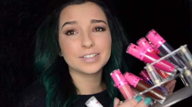 網友實驗《塗100次唇膏的結果》人生的15分鐘又這樣浪費了XD