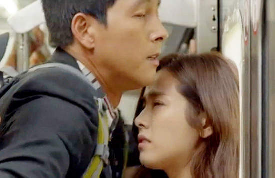 《新品種電車痴漢》只聞味道不會亂摸身體也會被逮捕喔 《新品種電車痴漢》只聞味道不會亂摸身體也會被逮捕喔