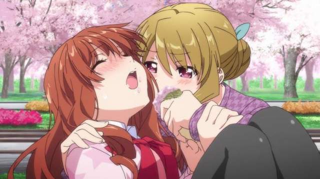 網友吐槽《美食漫畫角色視線》為什麼不好好看著手上的食物呢…