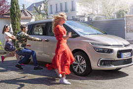 小改款《Citroen C4 Picasso》法式家庭號休旅竟然悄悄變臉? 小改款《Citroen C4 Picasso》法式家庭號休旅竟然悄悄變臉?