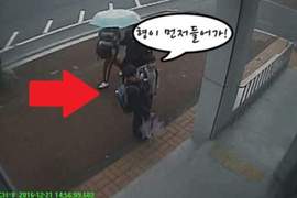 聖誕節溫馨故事《警局前的小男孩》在警局前徘徊不定的他們想做什麼呢? 聖誕節溫馨故事《警局前的小男孩》在警局前徘徊不定的他們想做什麼呢?