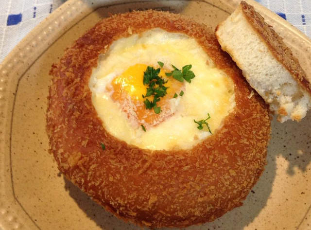 《咖哩麵包的美味吃法》超普通的便利商店麵包也可能大變身（口水）